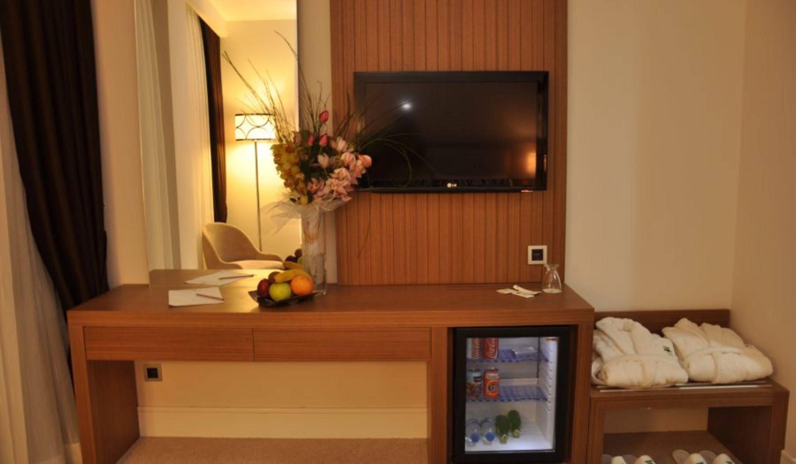 Taksim Line Hotel Istanboel Buitenkant foto